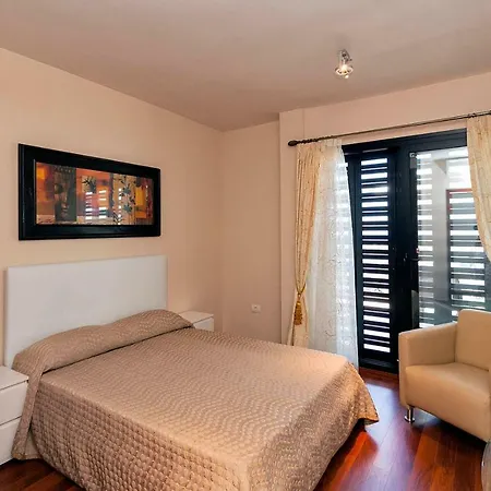 דירה Luxury With Heated Pool