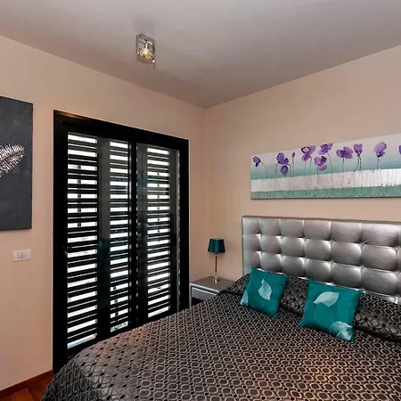 דירה Luxury With Heated Pool