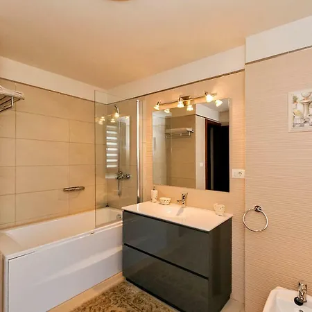 Luxury With Heated Pool