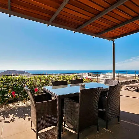 Luxury With Heated Pool Apartment *
